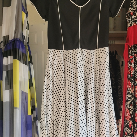 Dawn's Dresses - Picture 14 of 16